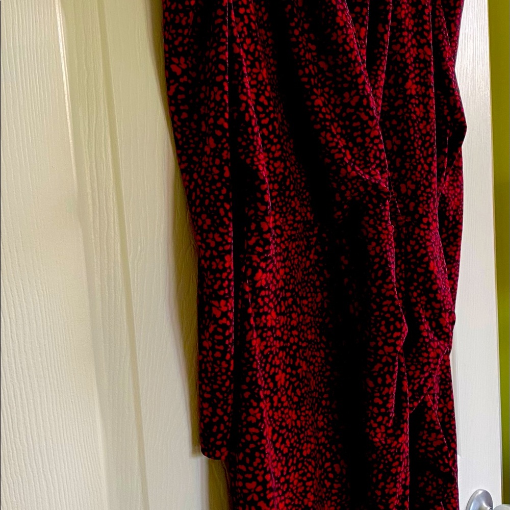 🎉HP🎉 NWT Le Chateau feminine and flowy floral dress - Picture 2 of 5